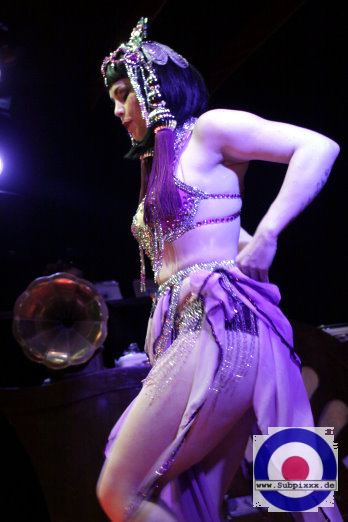 Xarah von der Vielenregen (NL) Ballroom Goes Burlesque - Noels Ballroom, Leipzig 15. September 2012 (11).JPG